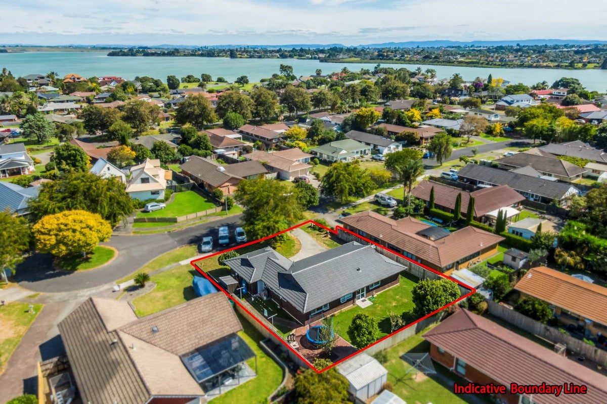 14 Peridot Place, Conifer Grove, Takanini - Carousel 1