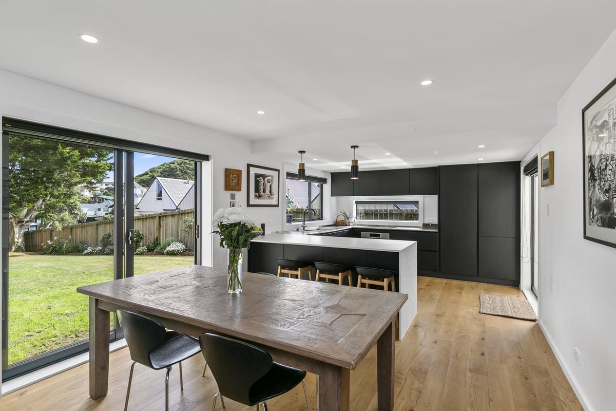 98 Kaikoura Street, Maupuia, Wellington - Carousel 2