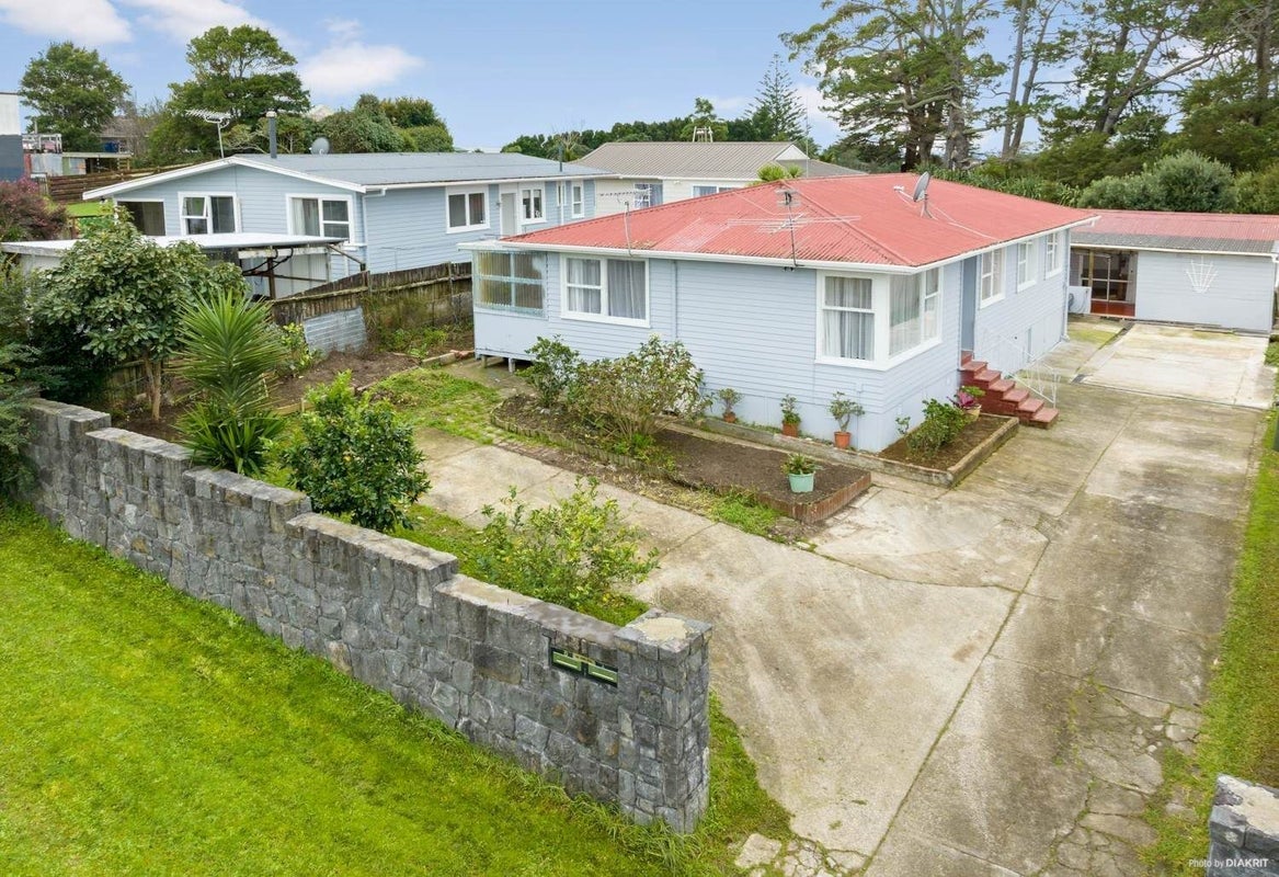 5 Thornlow Street, Glendene, Auckland - Carousel 1