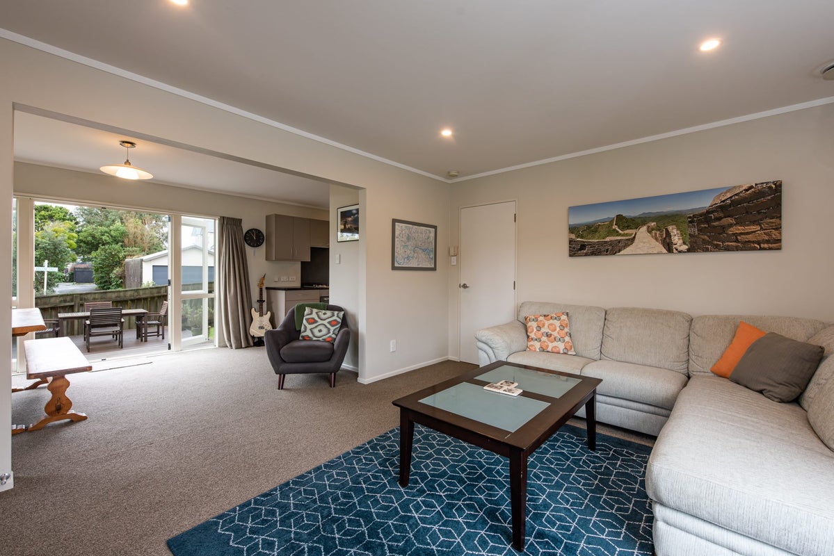 1 Bayou Lane, Churton Park, Wellington - Carousel 1