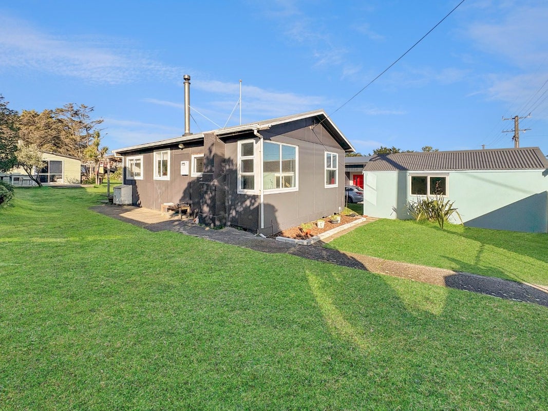 110 Park Avenue, Waitarere Beach, Levin - Carousel 1