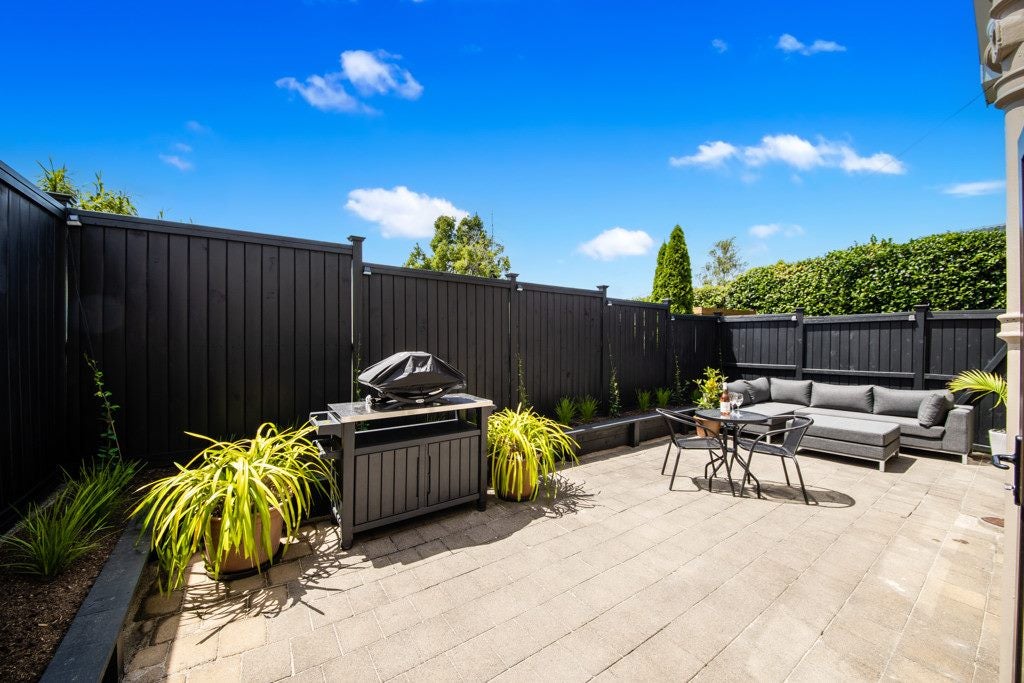 4B Kempthorne Crescent, Mission Bay, Auckland - Carousel 1