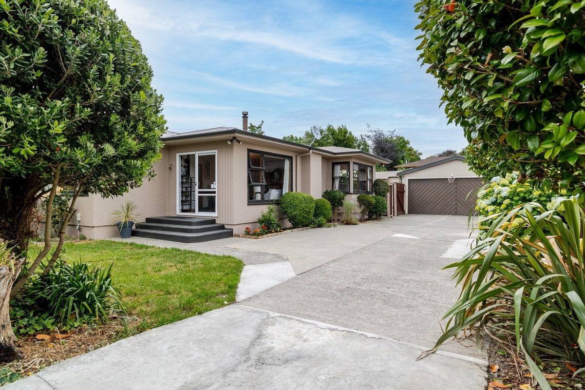 86 Wikiriwhi Crescent, Awapuni, Palmerston North - Carousel 1