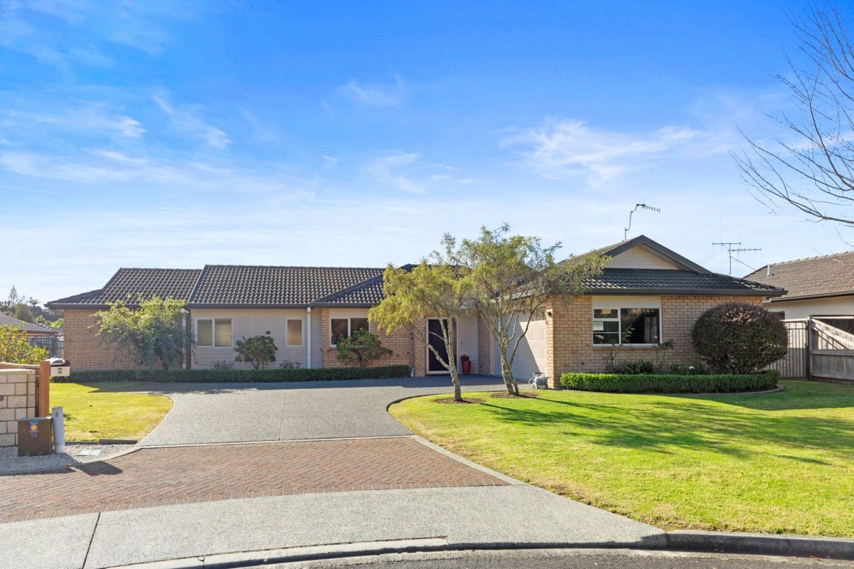 6 Goodrich Close, Bethlehem, Tauranga - Carousel 1
