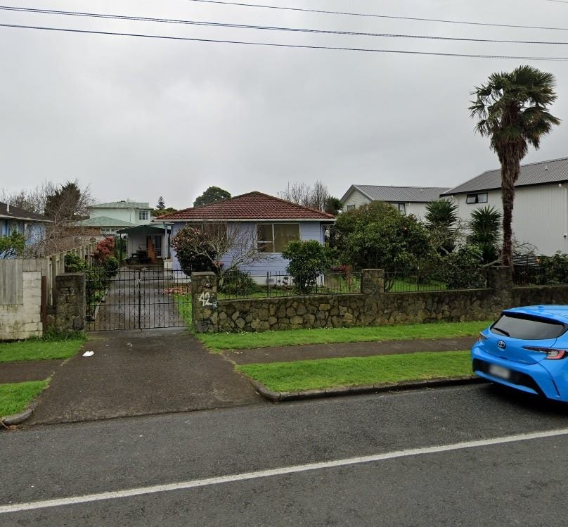 42 Wakefield Road, Favona, Auckland - Carousel 1