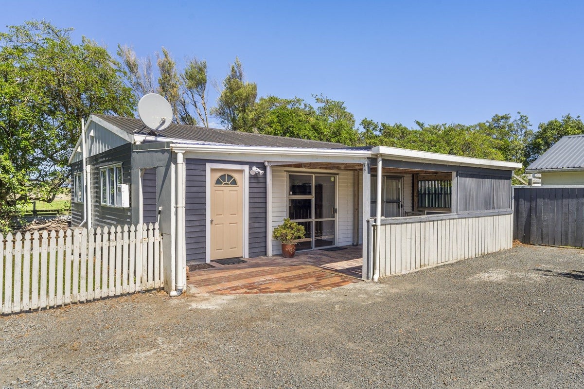 55 Atkinson Avenue, Otaki Beach, Otaki - Carousel 2