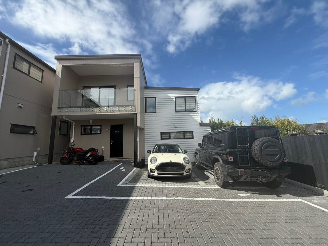 35C Cedar Heights Avenue, Massey, Auckland - Carousel 1