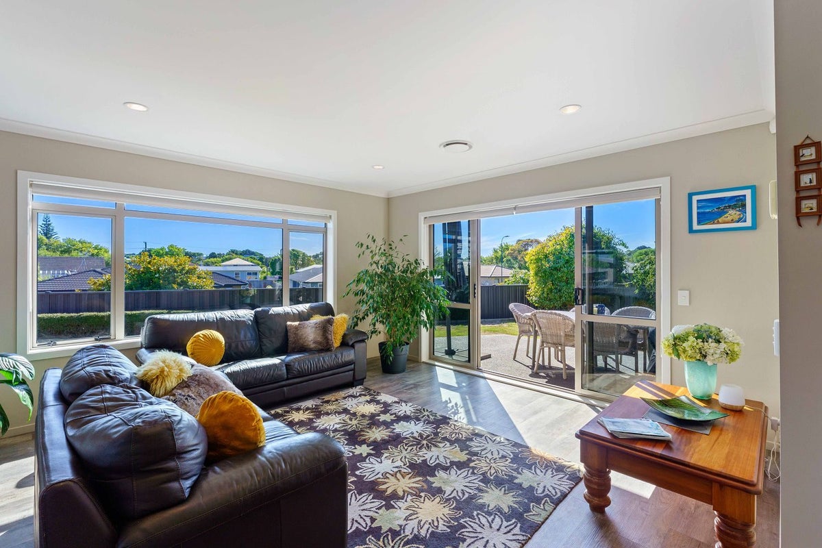 12 Simpson Crescent, Raumati Beach, Paraparaumu - Carousel 2