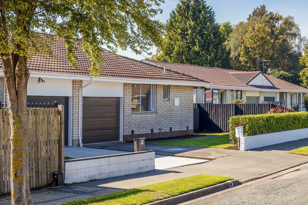 2/3 Quinton Place, Bishopdale, Christchurch - Carousel 1