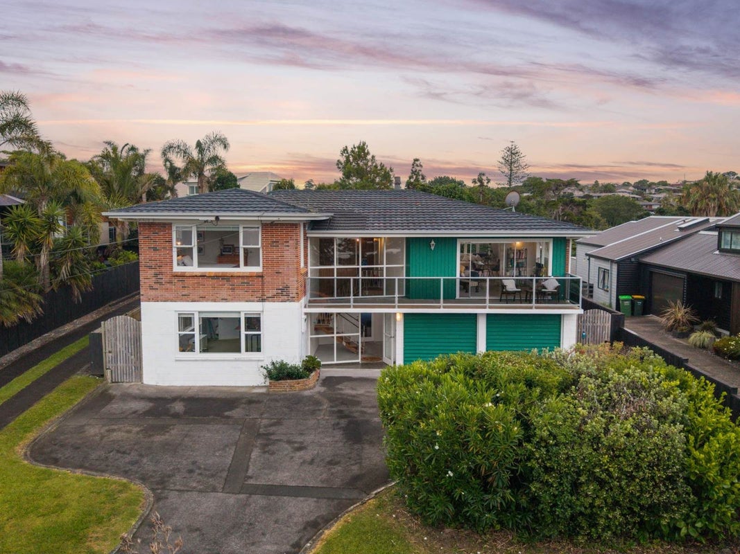 5 Ellangowan Road, Waiake, Auckland - Carousel 1