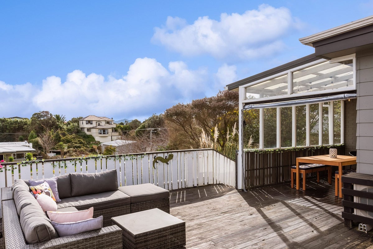 82A GLEN RD, RAUMATI SOUTH, PARAPARAUMU - Carousel 2