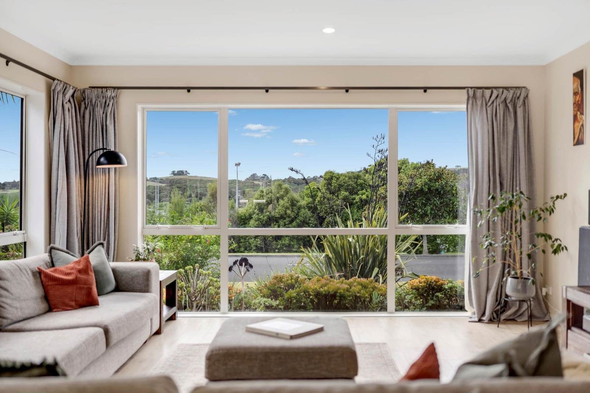 36 Weatherly Drive, Beachlands, Auckland - Carousel 2