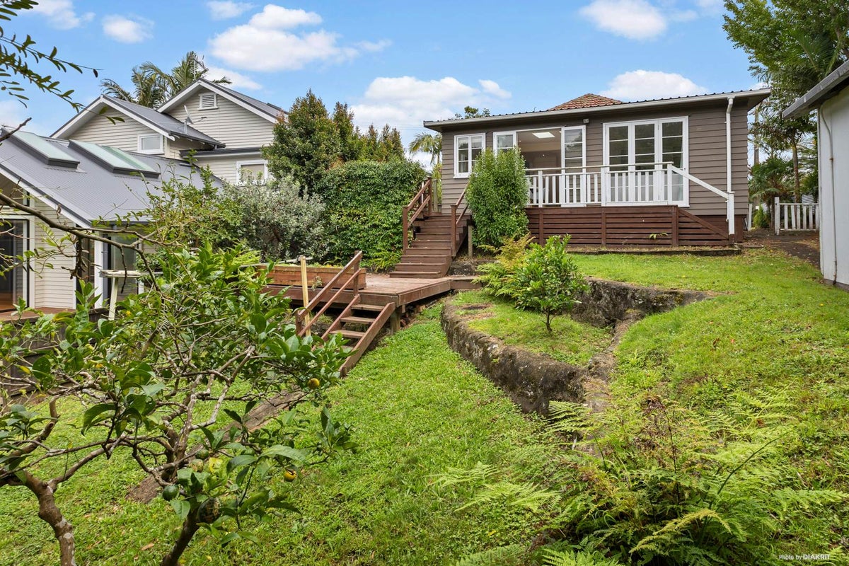 49 Aroha Avenue, Sandringham, Auckland - Carousel 2