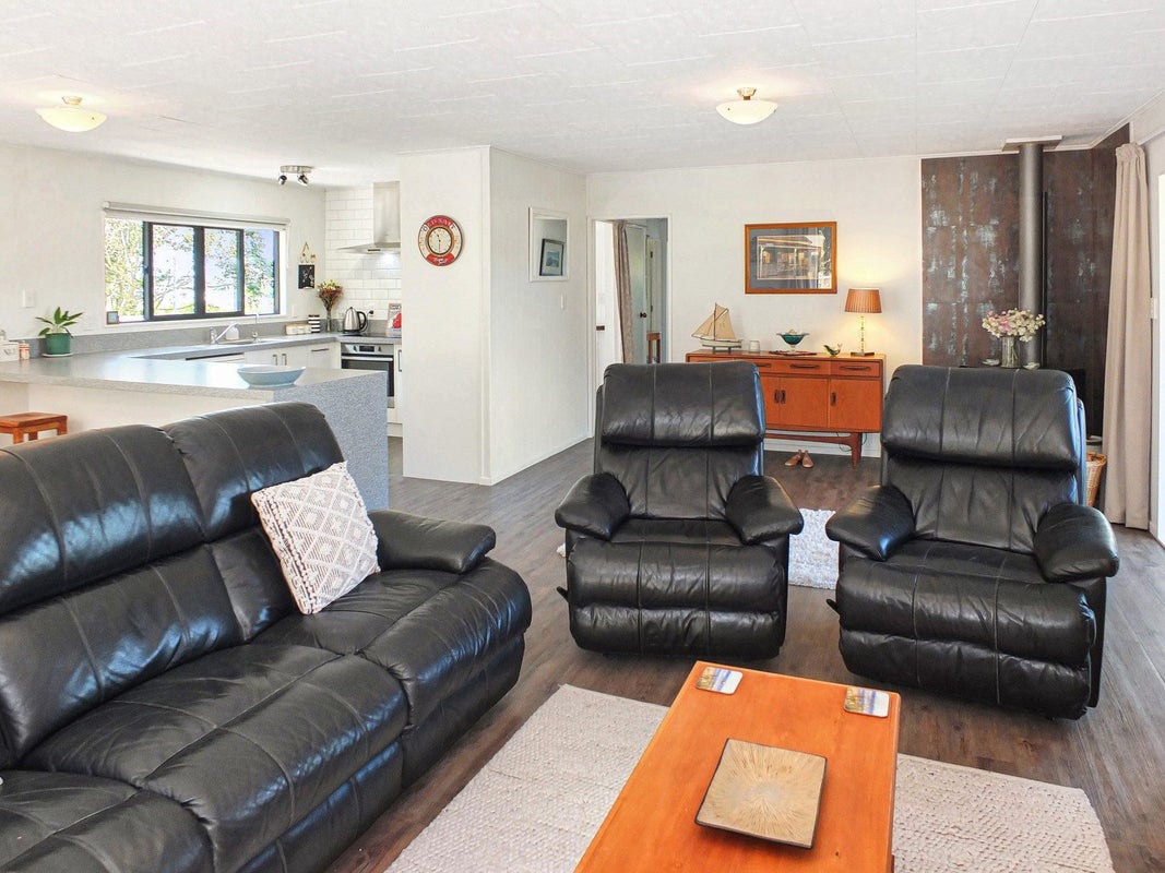 27 Cousins Avenue East, Foxton Beach, Foxton - Carousel 1