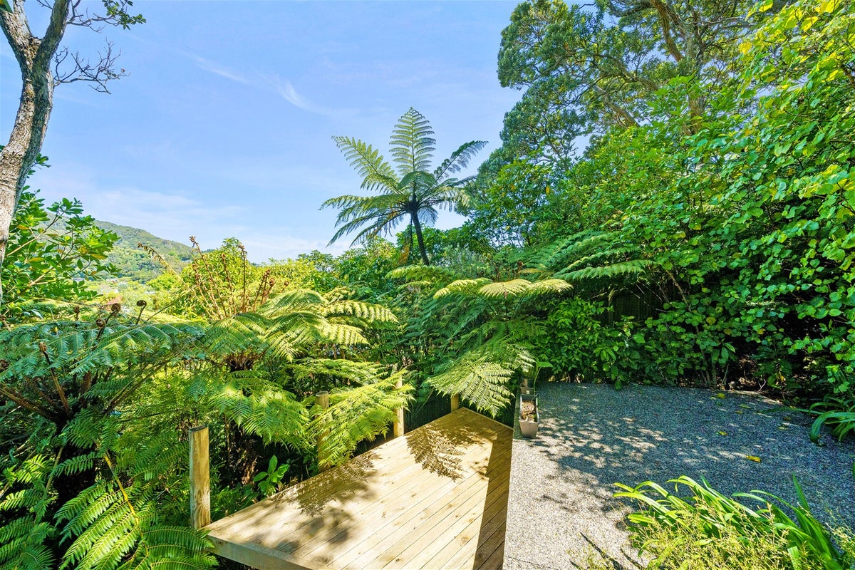 19 Dillon Street, Lowry Bay, Lower Hutt - Carousel 24