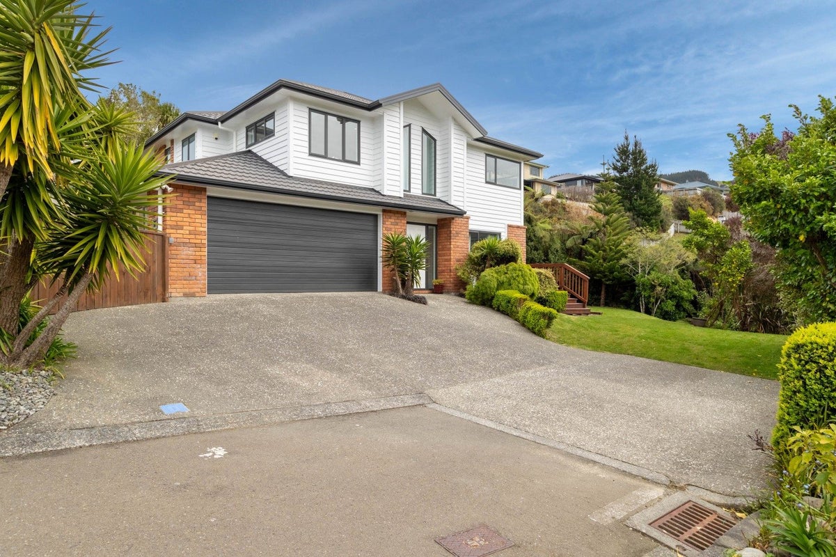 5 McEwen Crescent, Riverstone Terraces, Upper Hutt - Carousel 1