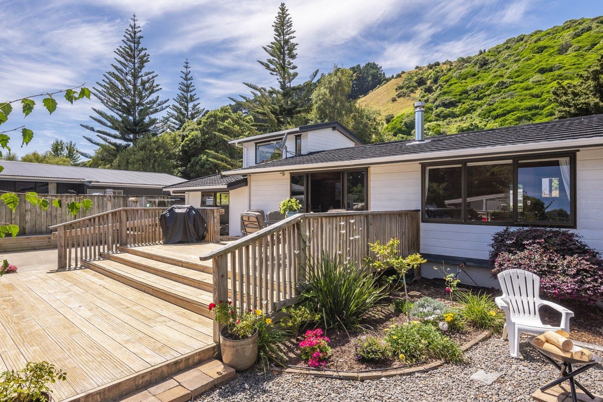 222 Main Road South, Raumati South, Kapiti Coast, Wellington - Carousel 1