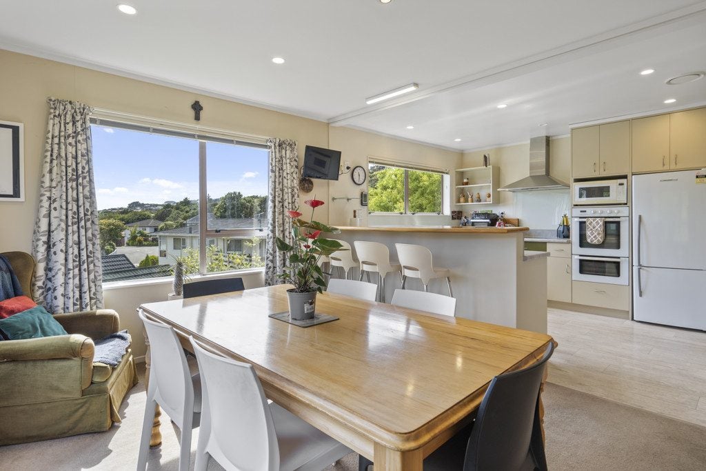 2 Waterford Drive, Churton Park, Wellington - Carousel 2