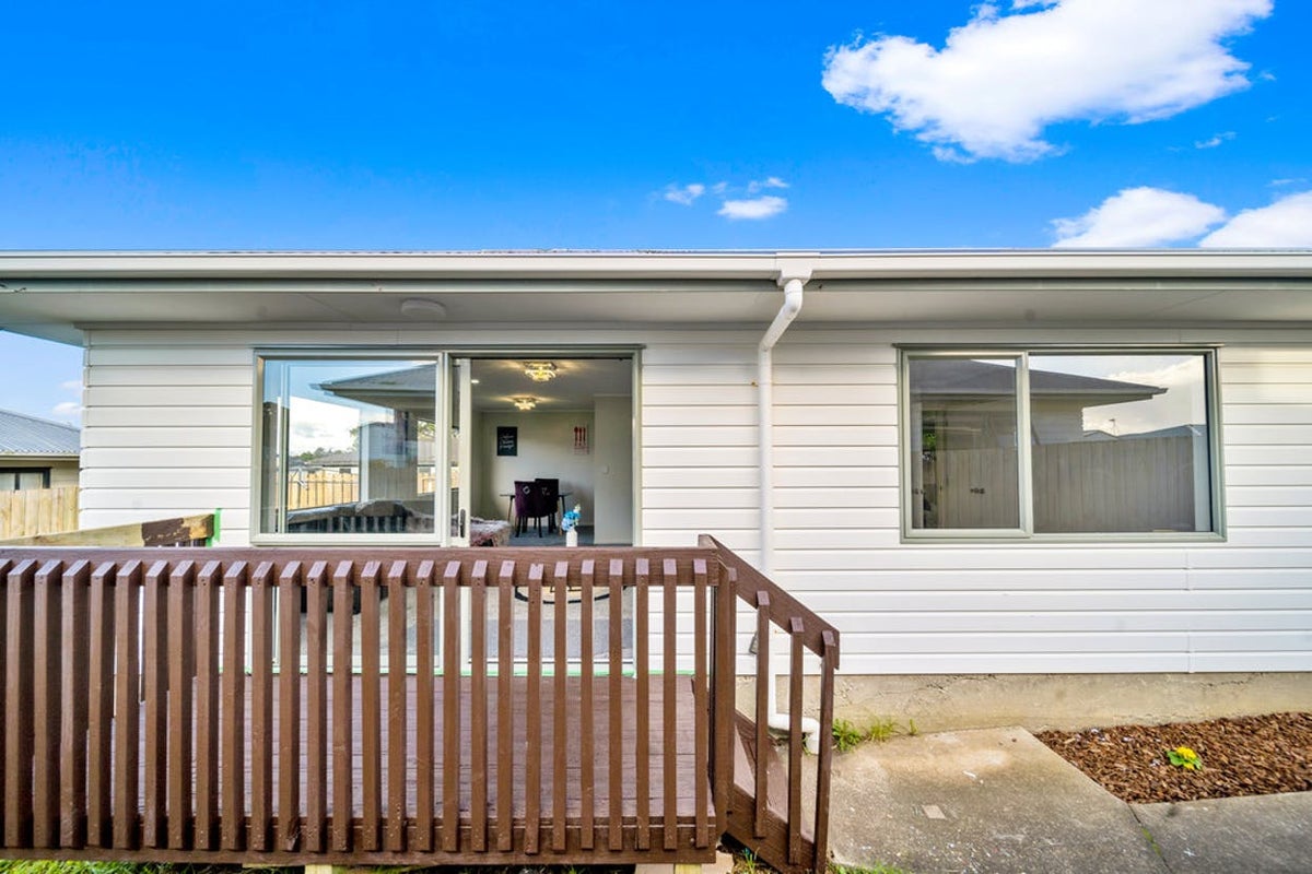 2/19 Oratu Place, Manurewa, Auckland - Carousel 1