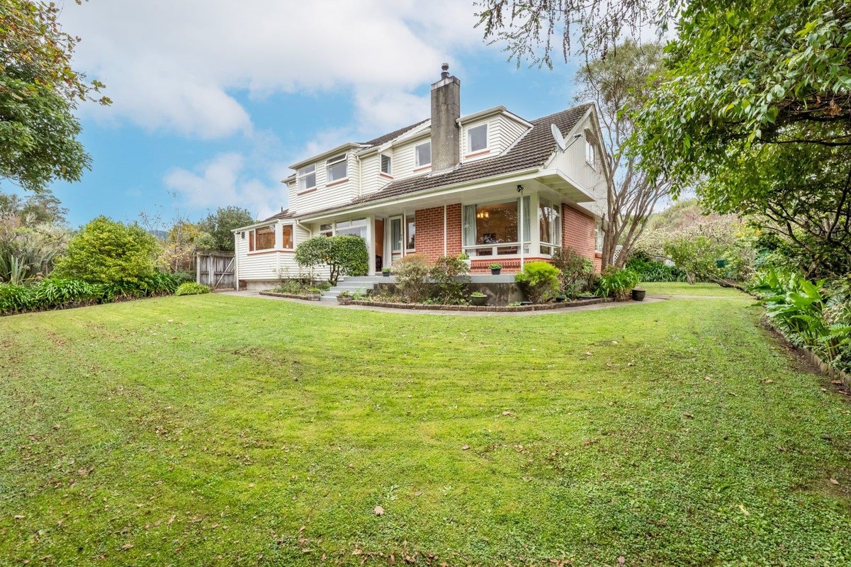 15B Field Street, Silverstream, Upper Hutt - Carousel 1