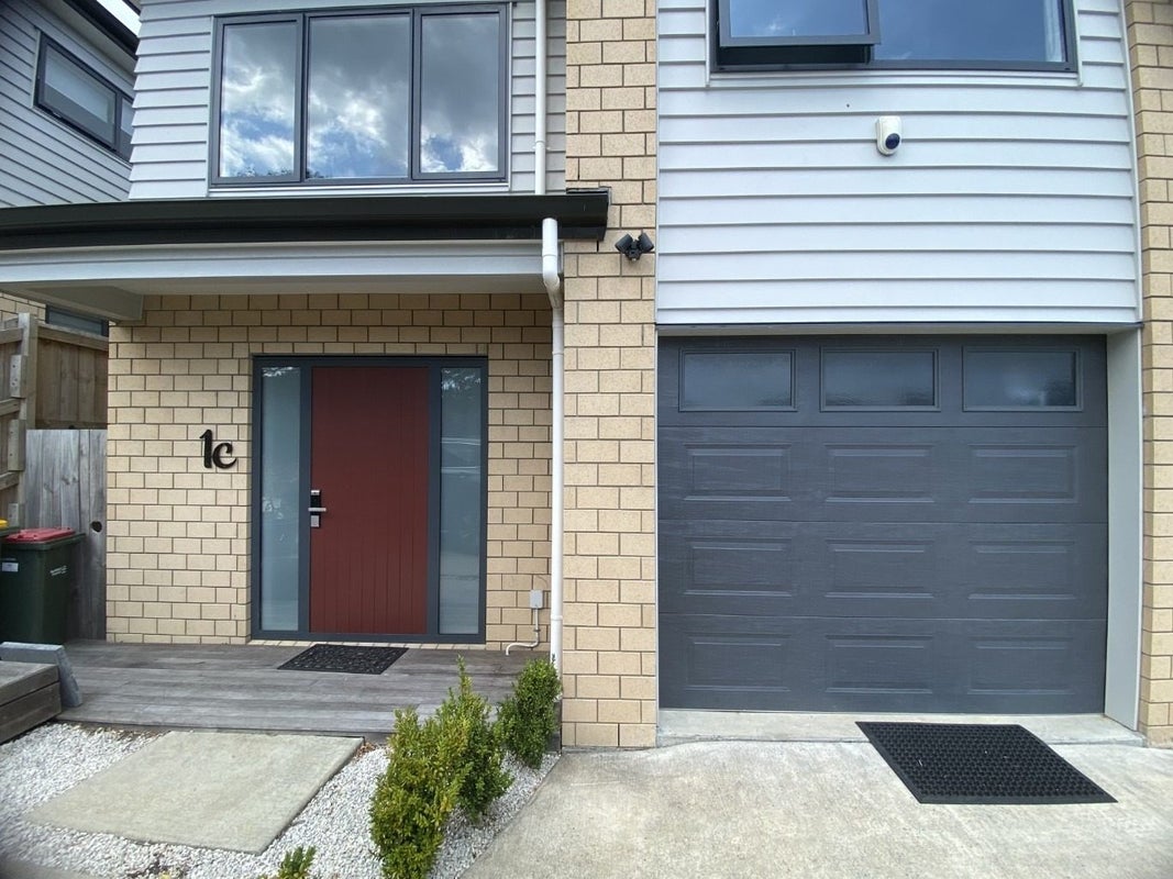 1C Cromdale Avenue, Howick, Auckland - Carousel 1