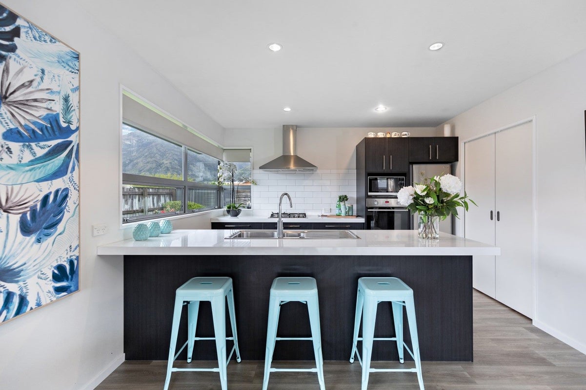 11 Cone Peak Close, Lake Hayes, Queenstown - Carousel 1
