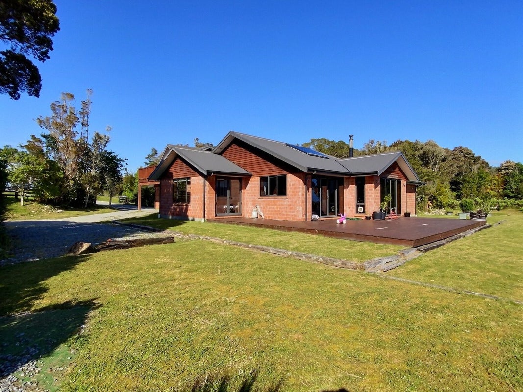 19 Ballarat Rise, AWATUNA, HOKITIKA - Carousel 1