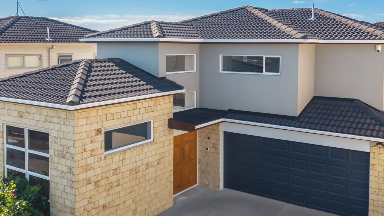 9 Kestev Drive, Flat Bush, Auckland - Carousel 1