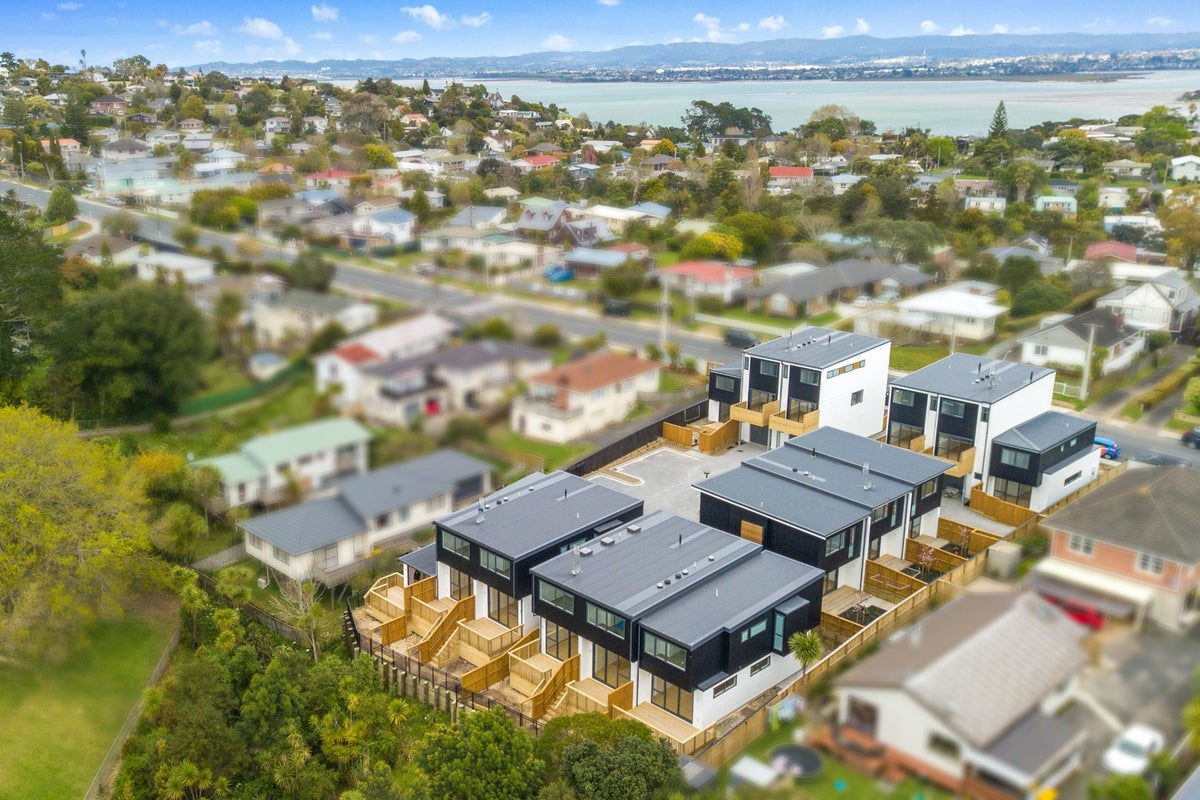 16 Mokopiko Court, Beach Haven, Auckland - Carousel 2