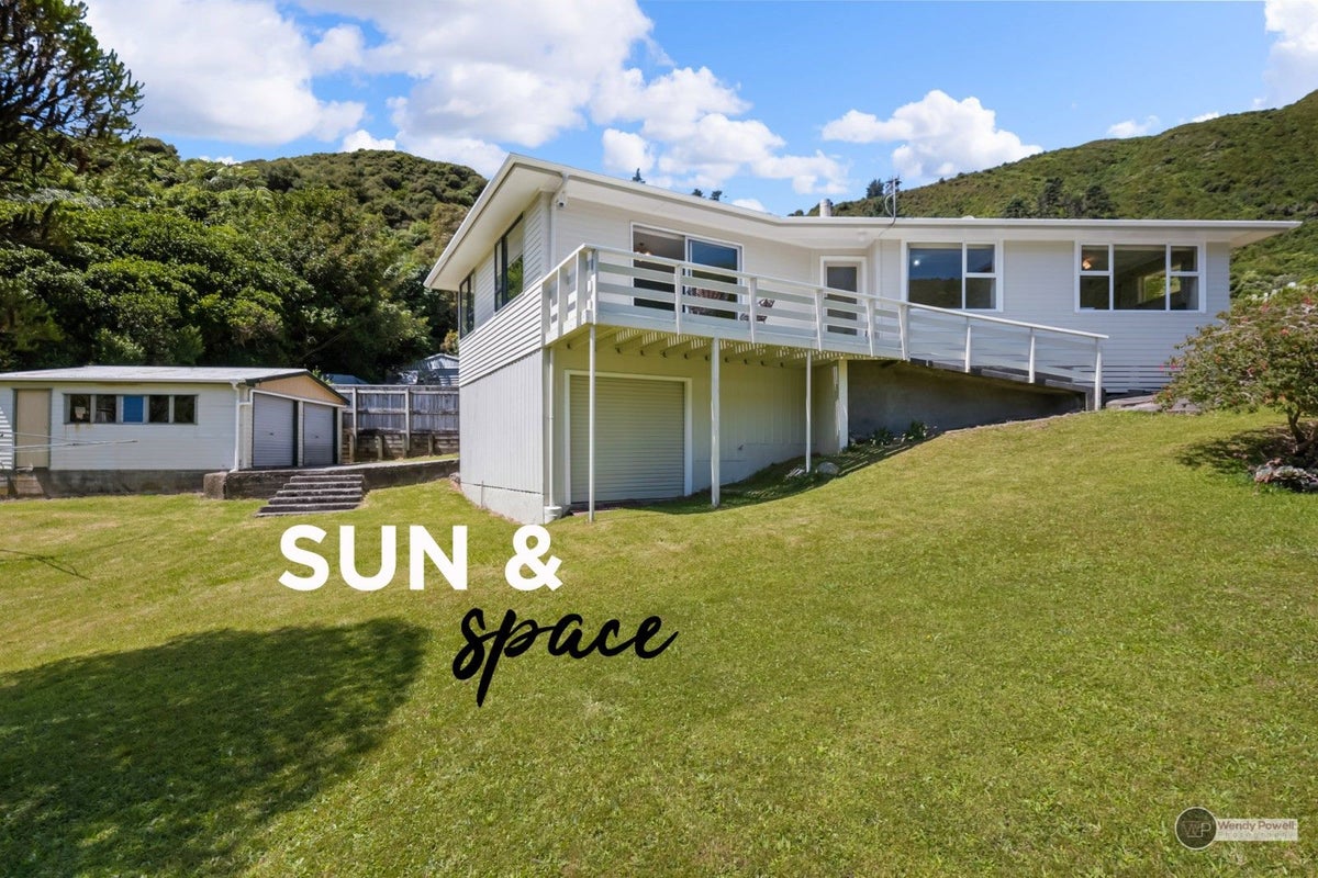12 Holmes Grove, Naenae, Lower Hutt - Carousel 1