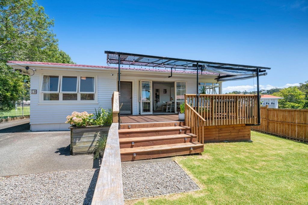 1/50 Kaipatiki Road, Glenfield, Auckland - Carousel 1