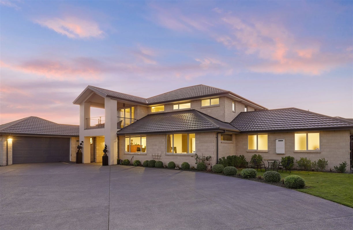 12 Queenswood Gardens, Mairehau, Christchurch - Carousel 2