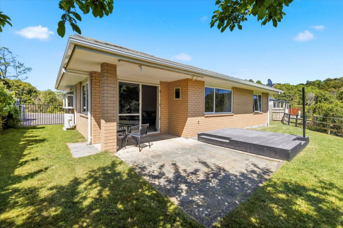 16 Eclipse Terrace, Welcome Bay, Tauranga - Carousel 1