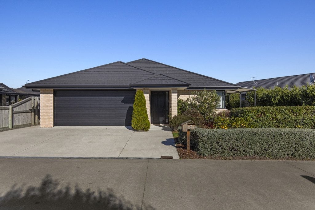 2 Muriel Way, Papamoa Beach, Papamoa - Carousel 1