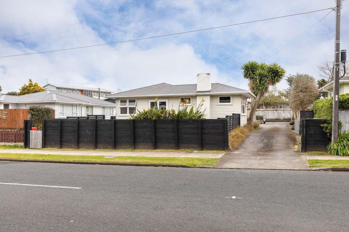 6 Belair Avenue, Blagdon, New Plymouth - Carousel 2