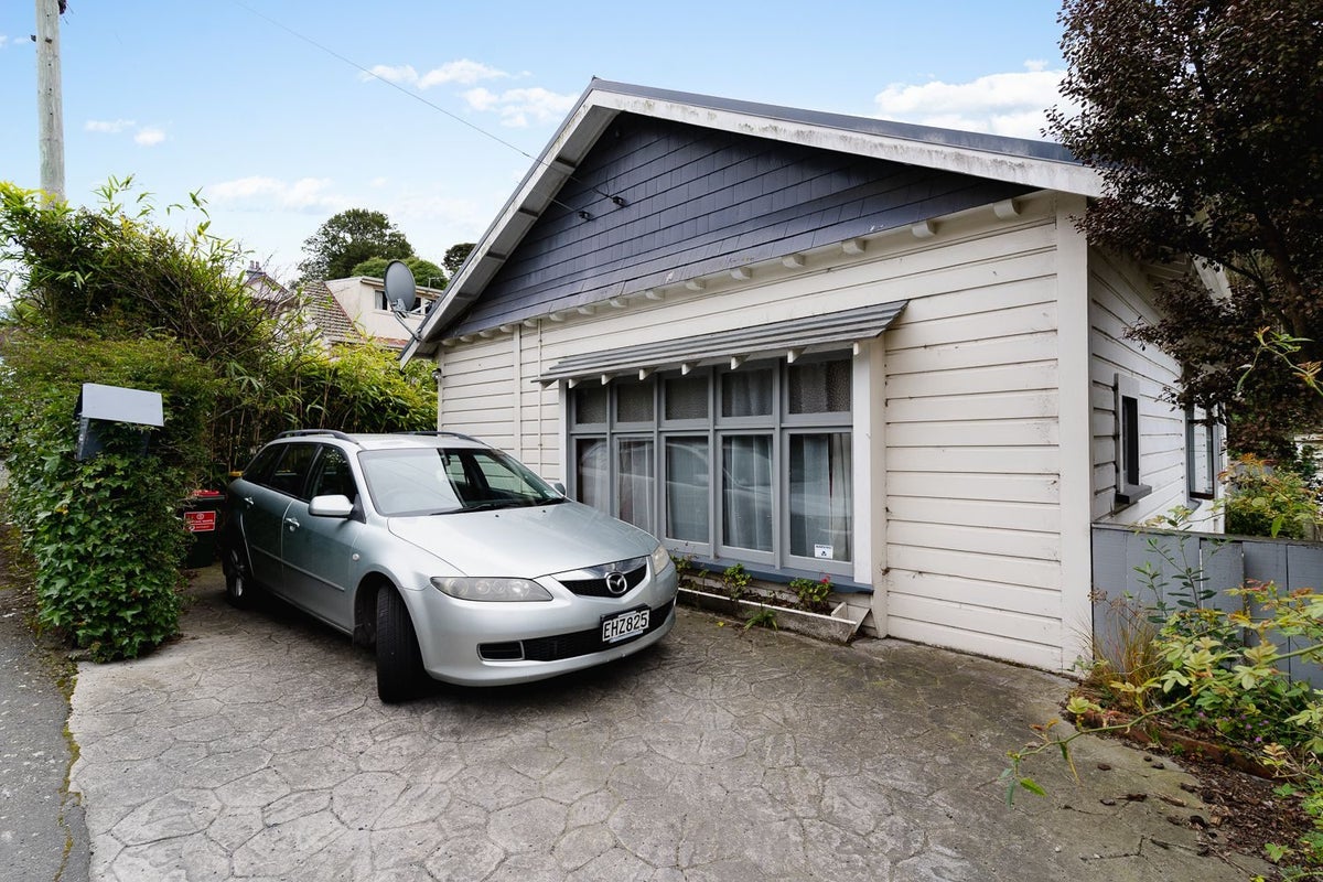 6 Hawthorn Avenue, Mornington, Dunedin - Carousel 1