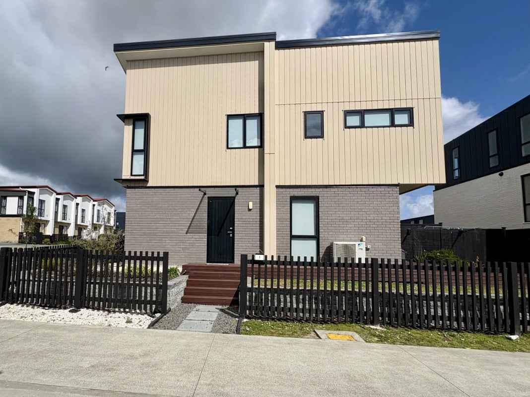 1 Rana Road, Flat Bush, Auckland - Carousel 15