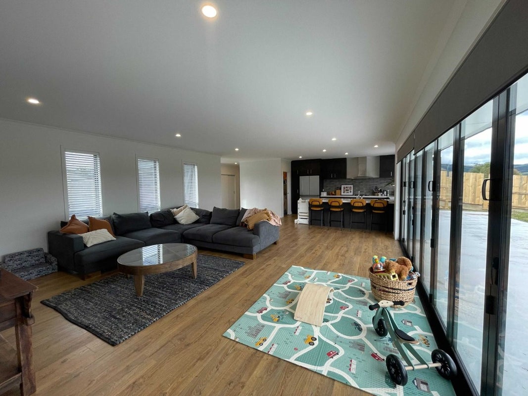 4 Varsity Heights, Fitzherbert, Palmerston North - Carousel 2
