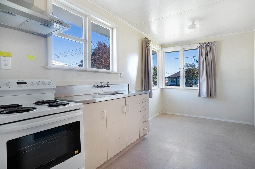 33 Cameron Crescent, Masterton - Carousel 2
