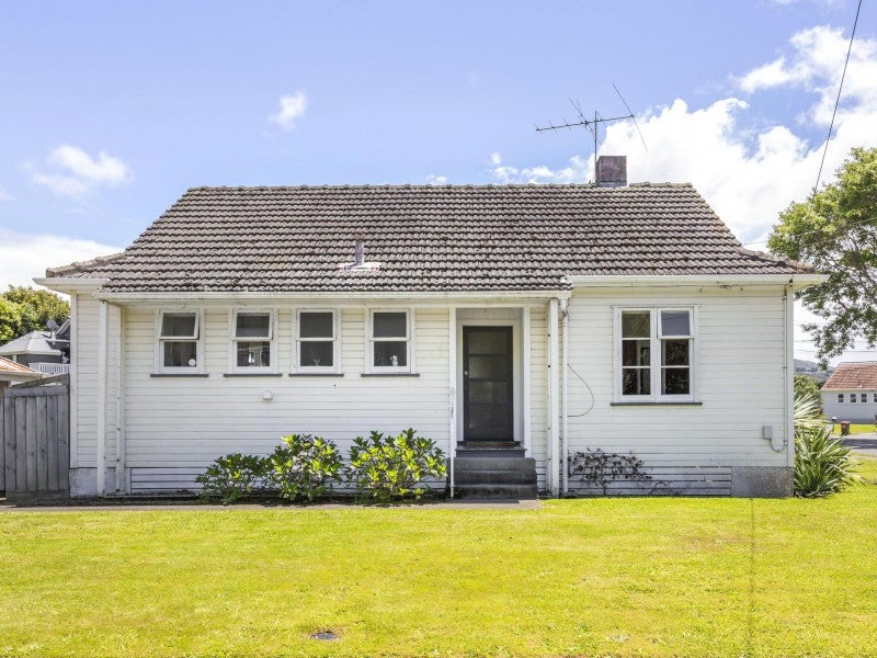 55 Waddington Drive, Naenae, Lower Hutt - Carousel 1