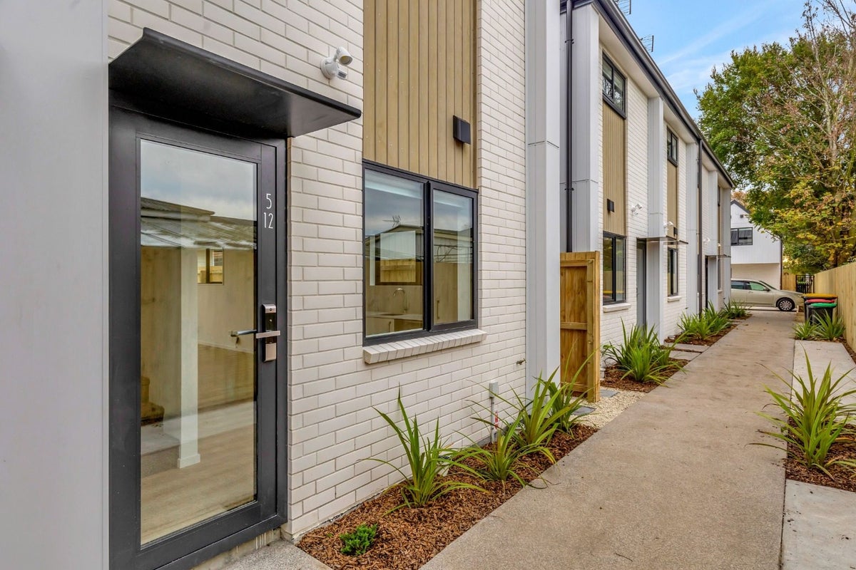 1/12 Edward Avenue, Edgeware, Christchurch - Carousel 1