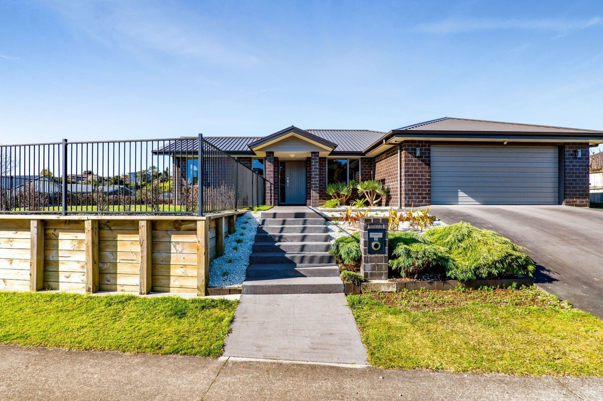 25 Fernbrook Drive, Hurworth, New Plymouth - Carousel 2