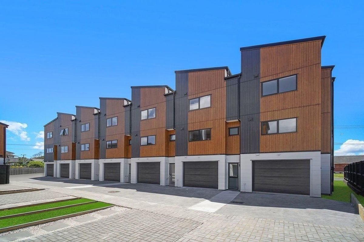 6/26 Dale Crescent, Pakuranga, Auckland - Carousel 1