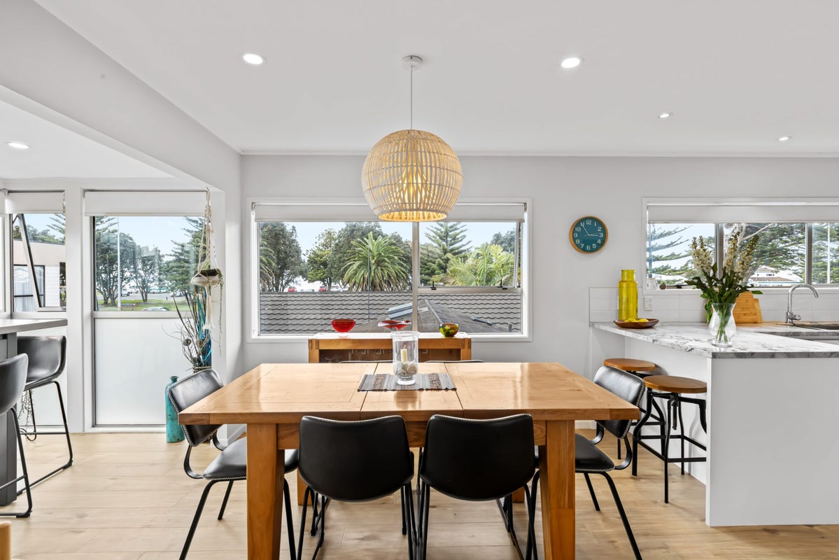 2/252 Hibiscus Coast Highway, Orewa, Rodney, Auckland - Carousel 1