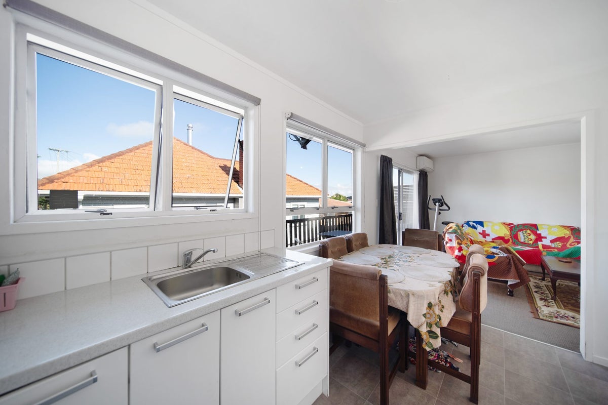 4/5 Porchester road, Papakura, Auckland - Carousel 2