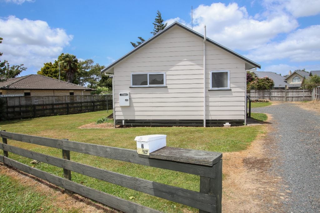 6 Rowling Place, Leamington, Cambridge - Carousel 2