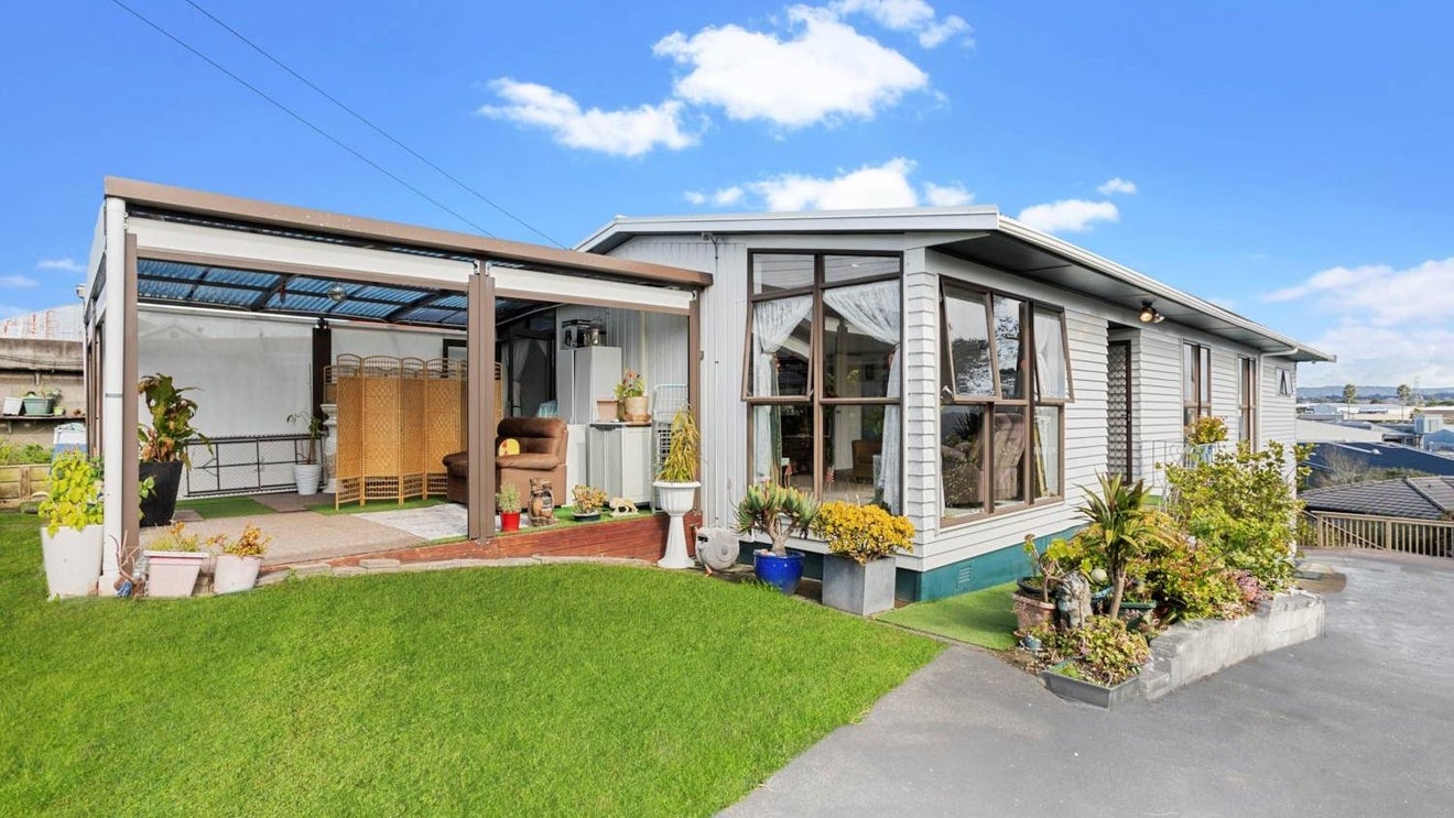 8 Stedman Place, Avondale, Auckland - Carousel 1