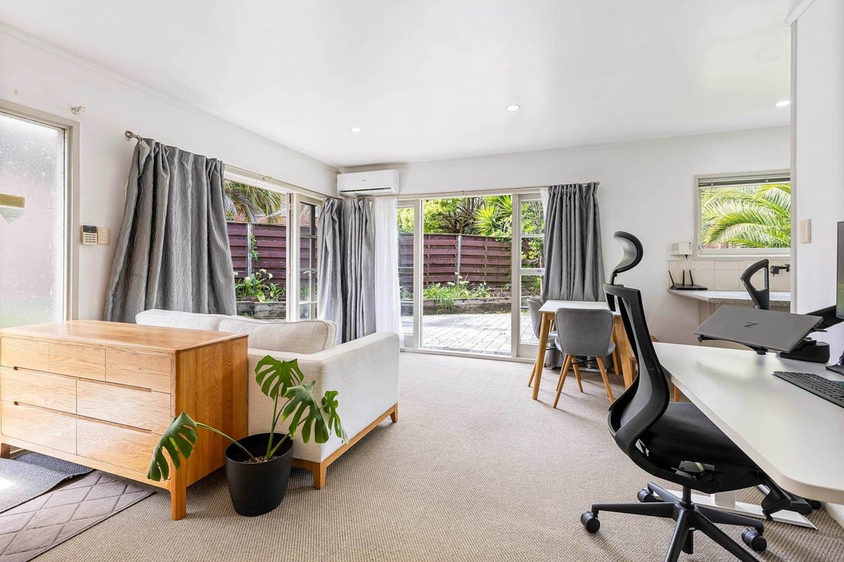 1/219 FORREST HILL RD, Forrest Hill, Auckland - Carousel 2
