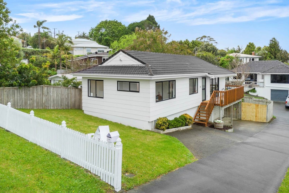 2/24 Richards Avenue, Forrest Hill, Auckland - Carousel 1