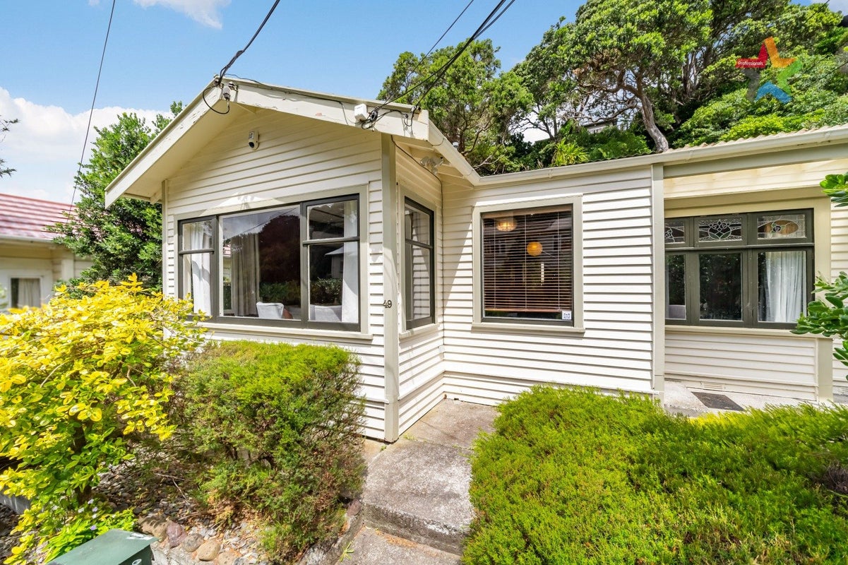 49 Ribble Street, Island Bay, Wellington - Carousel 1